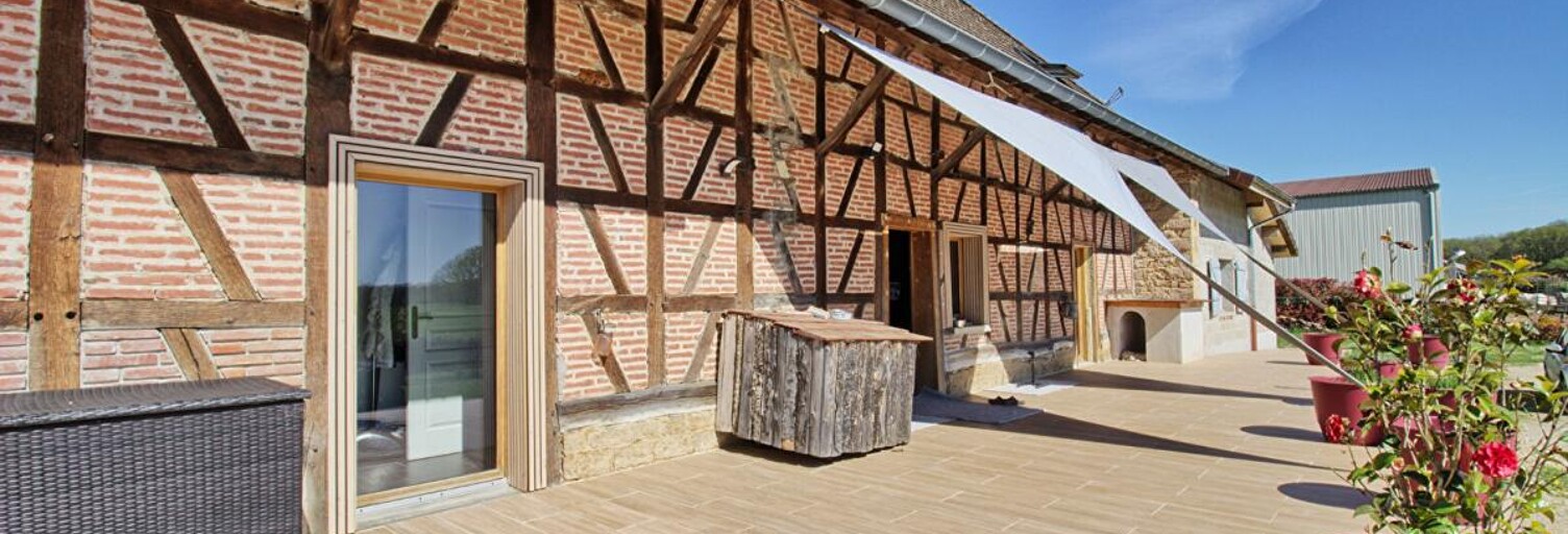 Maison 6 Pièces 208 m² à vendre à Chapelle-Voland (39140)