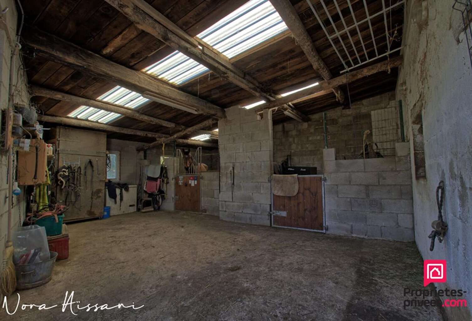 ECURIES 10 BOXES 4 HECTARES — photo 1