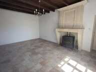 Maison de plain-pied au coeur du bourg avec grande remise de 51 m² aménageable, garage et terrain constructible — photo 3