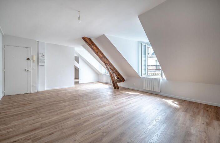 Paris 8-Dernier étage avec ascenseur à deux pas de l'Elysée-63M2 au sol-Appartement rénové et lumineux — photo 2
