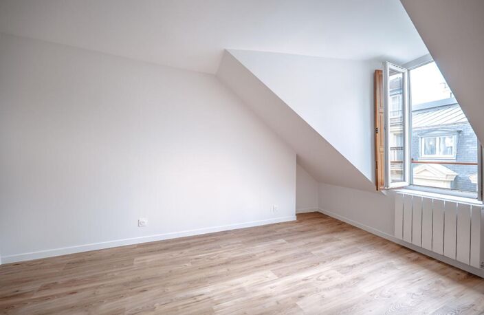 Paris 8-Dernier étage avec ascenseur à deux pas de l'Elysée-63M2 au sol-Appartement rénové et lumineux — photo 5