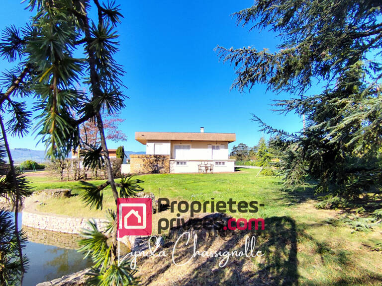 Maison à Riorges, implantée sur une belle parcelle de 4500 m² — photo 1