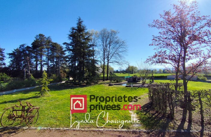 Maison à Riorges, implantée sur une belle parcelle de 4500 m² — photo 2