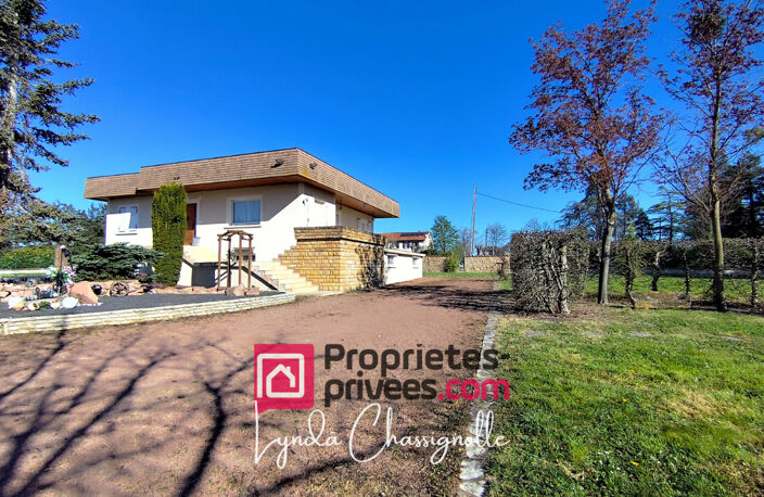 Maison à Riorges, implantée sur une belle parcelle de 4500 m² — photo 3