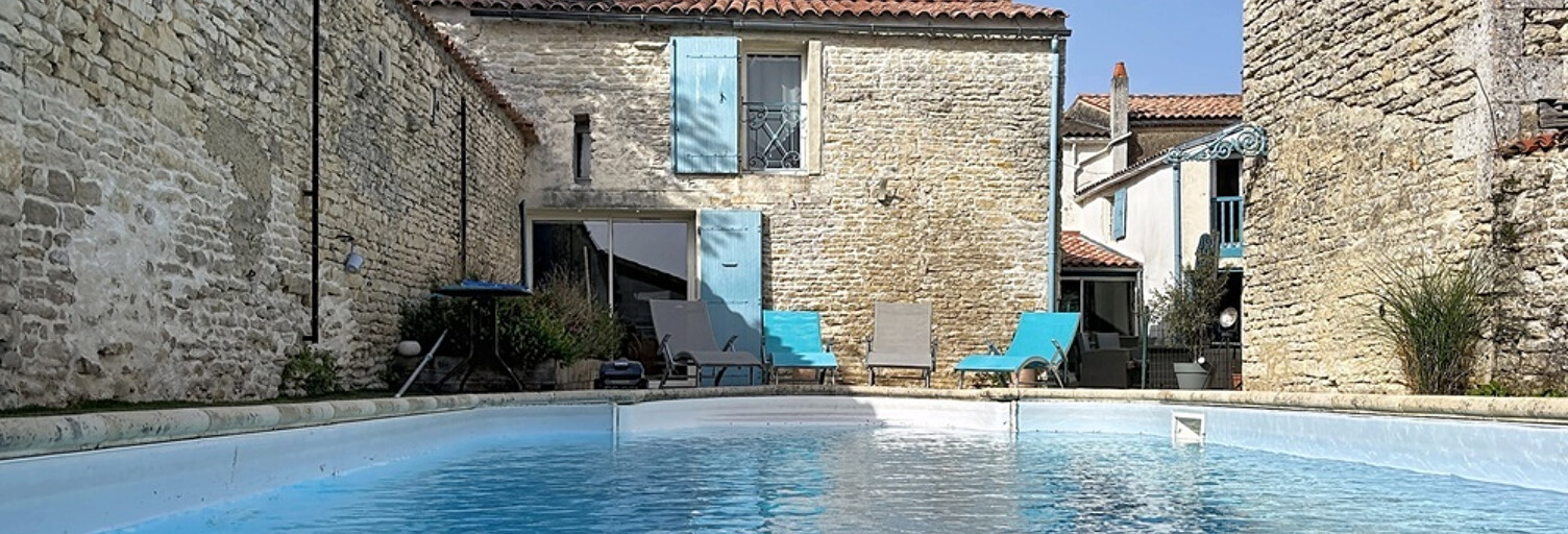 Maison 9 Pièces 210 m² à vendre à Saint-Jean-de-Liversay (17170)