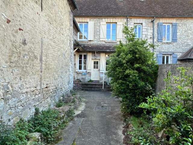 CHARMANTE MAISON EN PIERRES DE 7 PIECES, 5 CHAMBRES — photo du bien