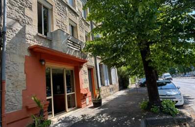 Maison avec jardin clos + commerces ou salle de réception — photo du bien