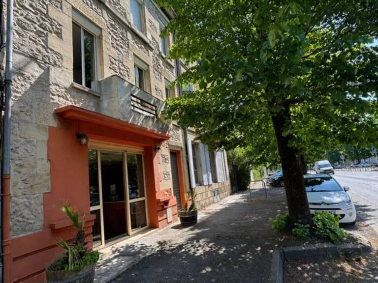 Maison avec jardin clos + commerces ou salle de réception — photo 1