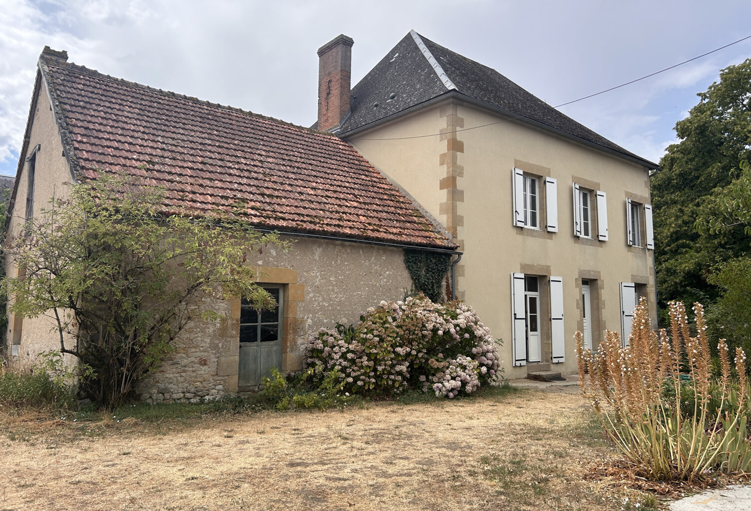 A VENDRE - Maison 5 pièces avec jardin et dépendances à Pris — photo 1