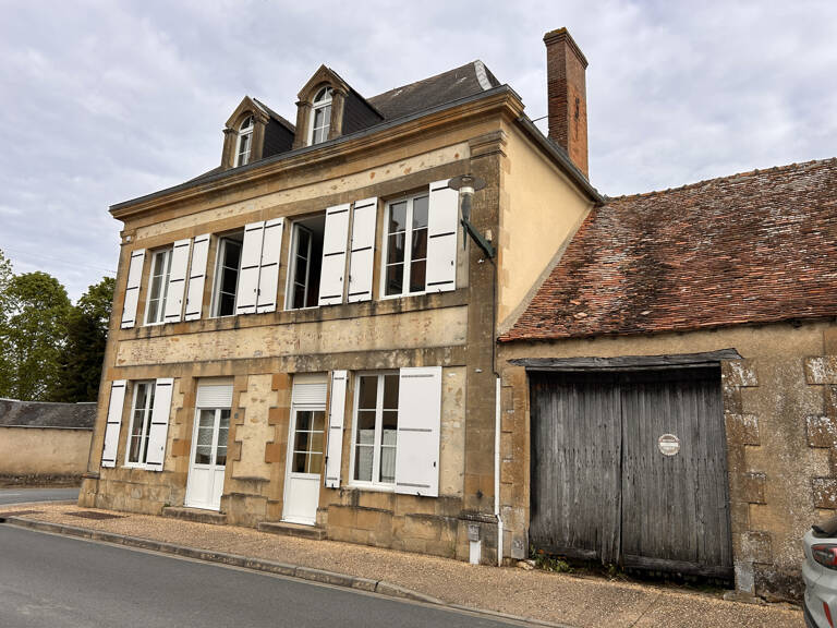 A VENDRE - Maison 5 pièces avec jardin et dépendances à Pris — photo 1