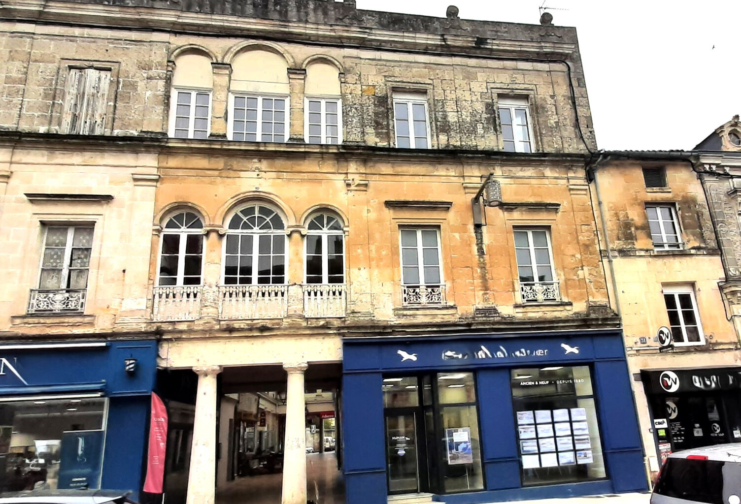 IMMEUBLE DE CARACTÈRE   HYPER CENTRE Fontenay-le-Comte   FOR — photo 1