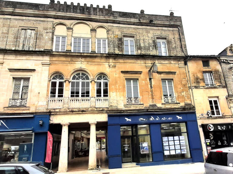 IMMEUBLE DE CARACTÈRE   HYPER CENTRE Fontenay-le-Comte   FOR — photo 1