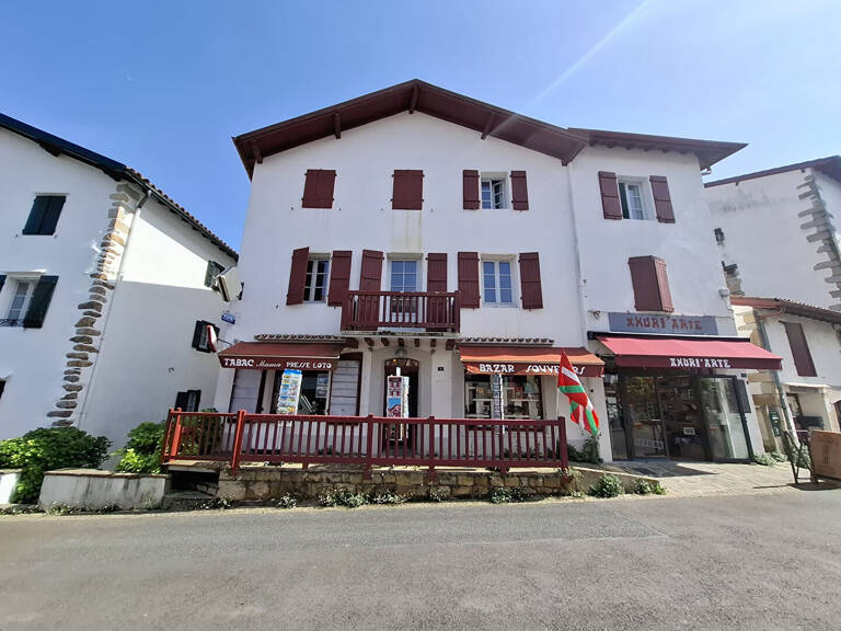 Vente murs local commercial et appartement T5 à Sare — photo 1