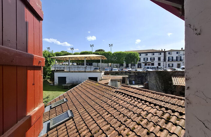 Vente murs local commercial et appartement T5 à Sare — photo 2