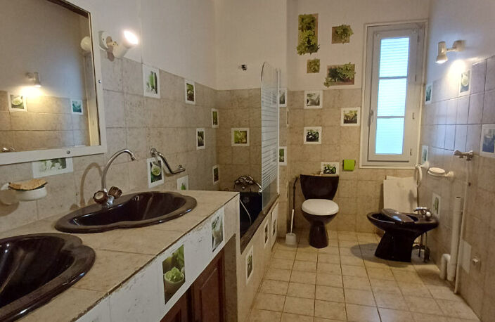 Vente murs local commercial et appartement T5 à Sare — photo 5