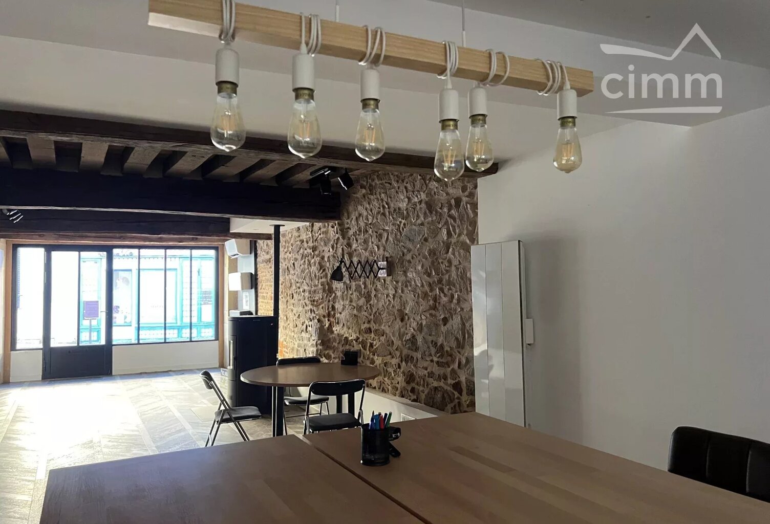 Local commercial — photo 1
