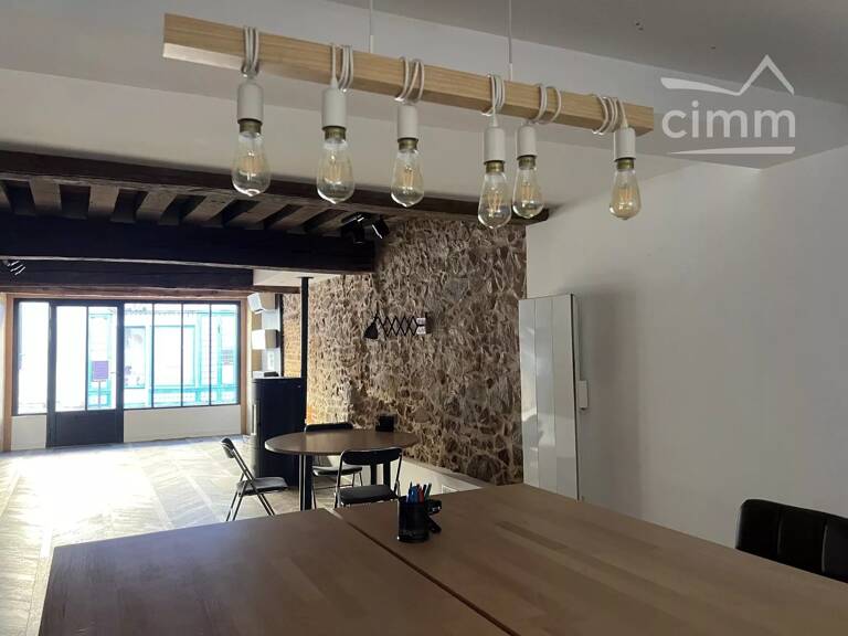 Local commercial — photo 1