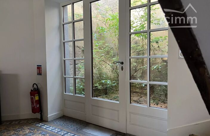 Local commercial — photo 2