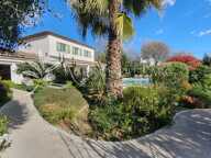 Propriété familiale avec grande dépendance  - Jardin paysager - — photo 2