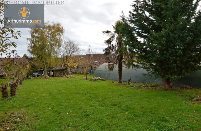 En pierre, coeur de village avec grand jardin — photo 3