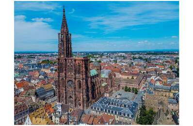 Prestige & Histoire – 3 pièces avec vue Cathédrale et Place Gutenberg-Appartement 75 m² 0 pièces — photo du bien