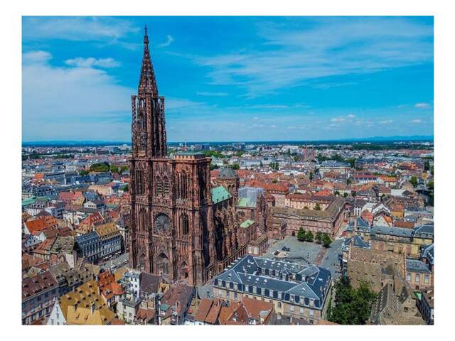 Prestige & Histoire – 3 pièces avec vue Cathédrale et Place Gutenberg-Appartement 75 m² 0 pièces — photo du bien