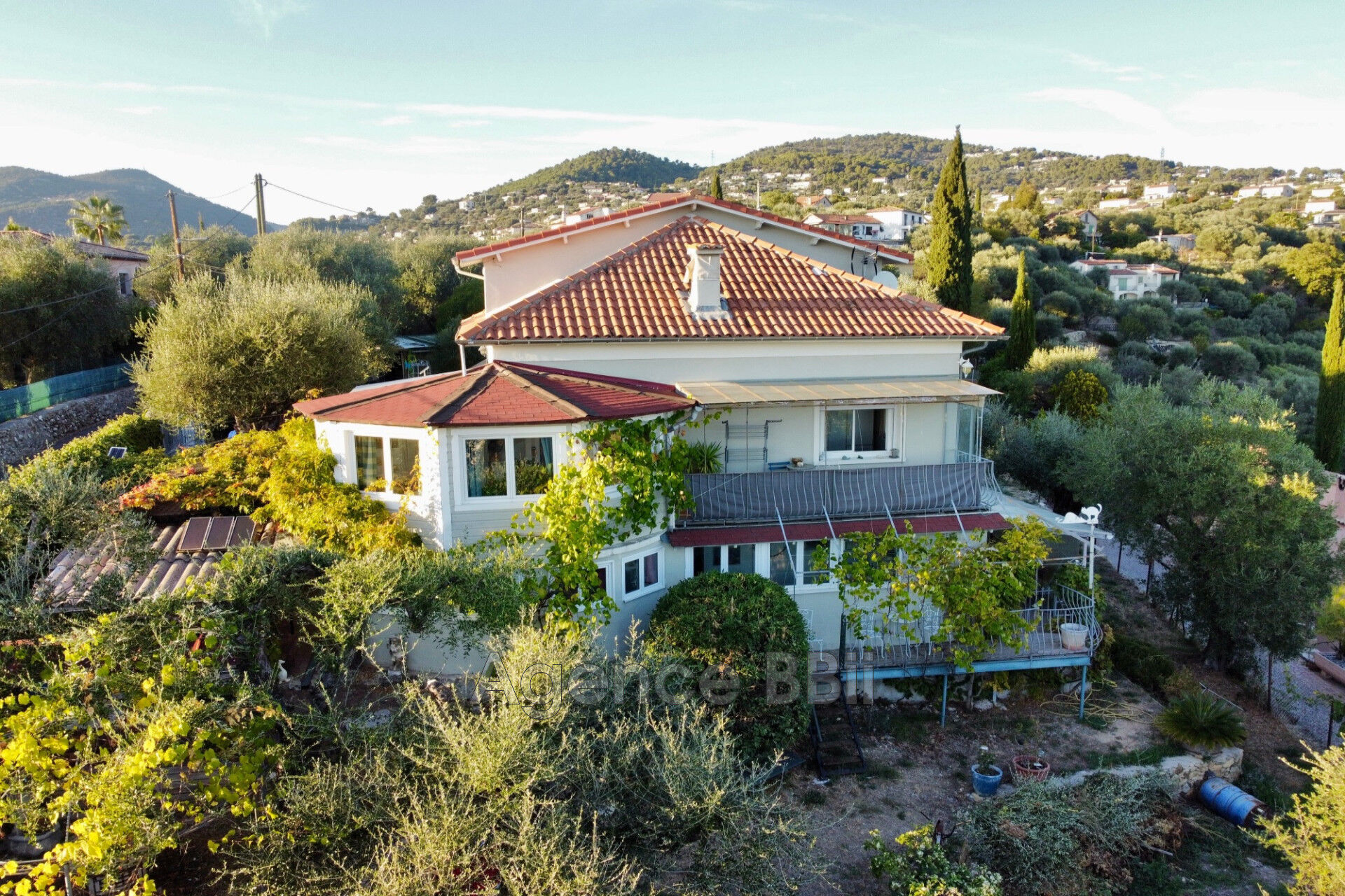 Villa / Maison  T7 à vendre Saint-André-de-la-Roche 06730