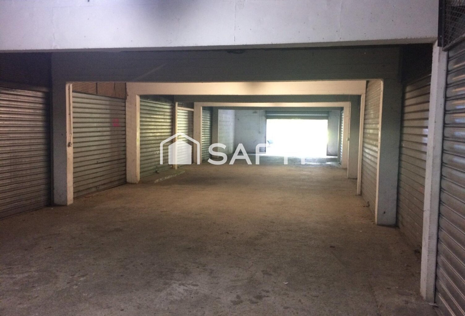A VENDRE MARSEILLE 11ème  DEUX  GRANDS GARAGES LOUES — photo 1