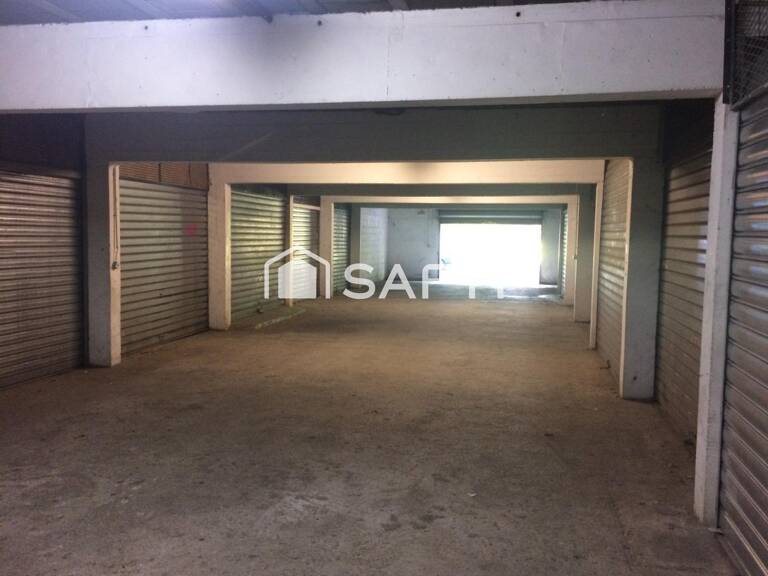 A VENDRE MARSEILLE 11ème  DEUX  GRANDS GARAGES LOUES — photo 1