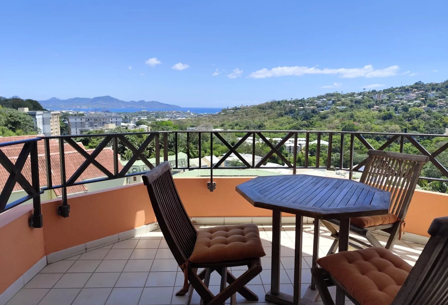 T2 meublé avec terrasse + vue mer – Eau et wifi inclus – La Meynard — photo 1