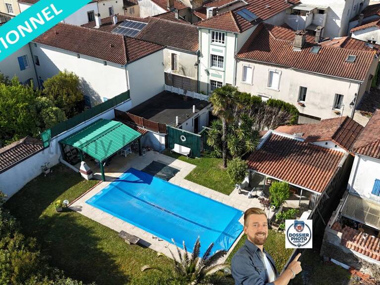 Maison de ville d'exception + Garage + Piscine + Jardin — photo 1