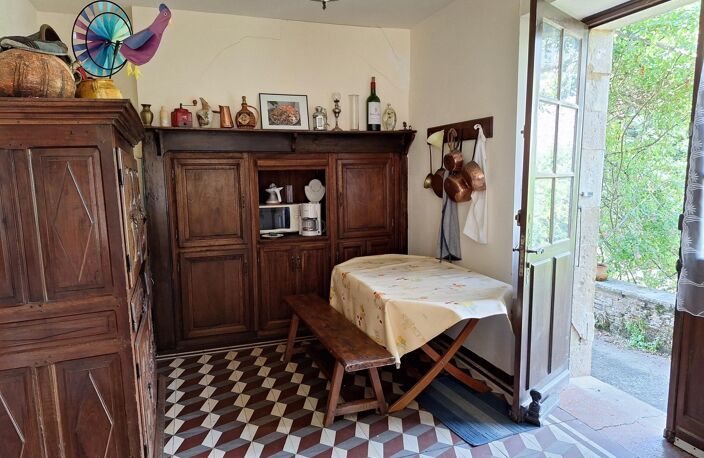 Élégante maison de village en pierre avec jardin, terrasse et dépendances  120 m² — photo 3