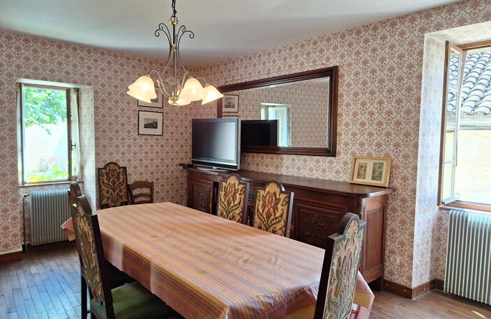 Élégante maison de village en pierre avec jardin, terrasse et dépendances  120 m² — photo 5