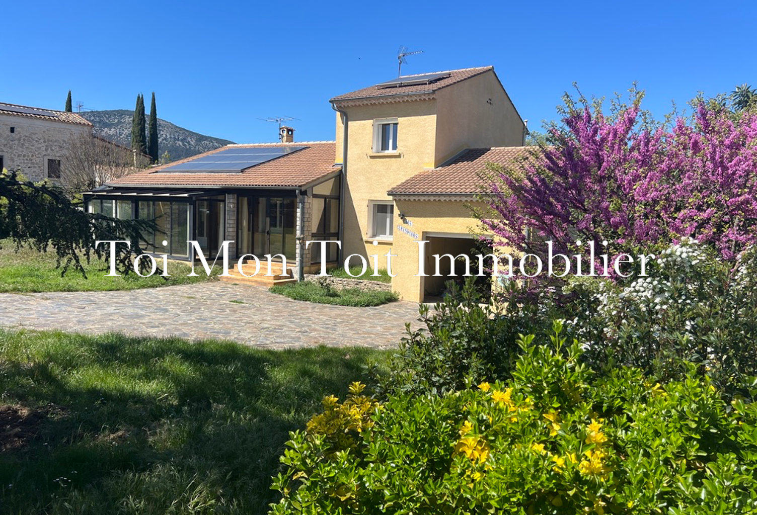 Quissac centre, Villa F5 de 260 m2env., 2 garages, piscine l — photo 1
