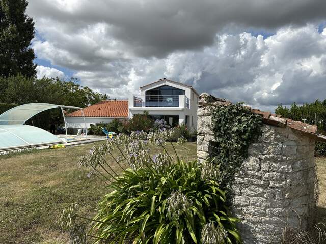 Clair de Lune- Maison En pierres avec dépendance et piscine couverte — photo du bien
