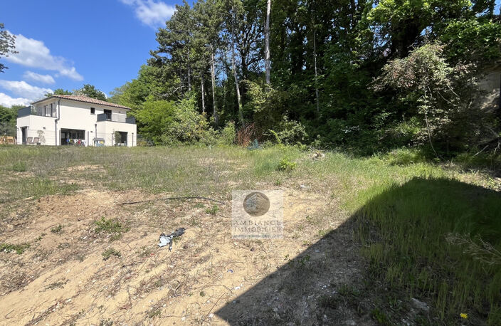 Terrain dans un environnement calme et verdoyant — photo 3