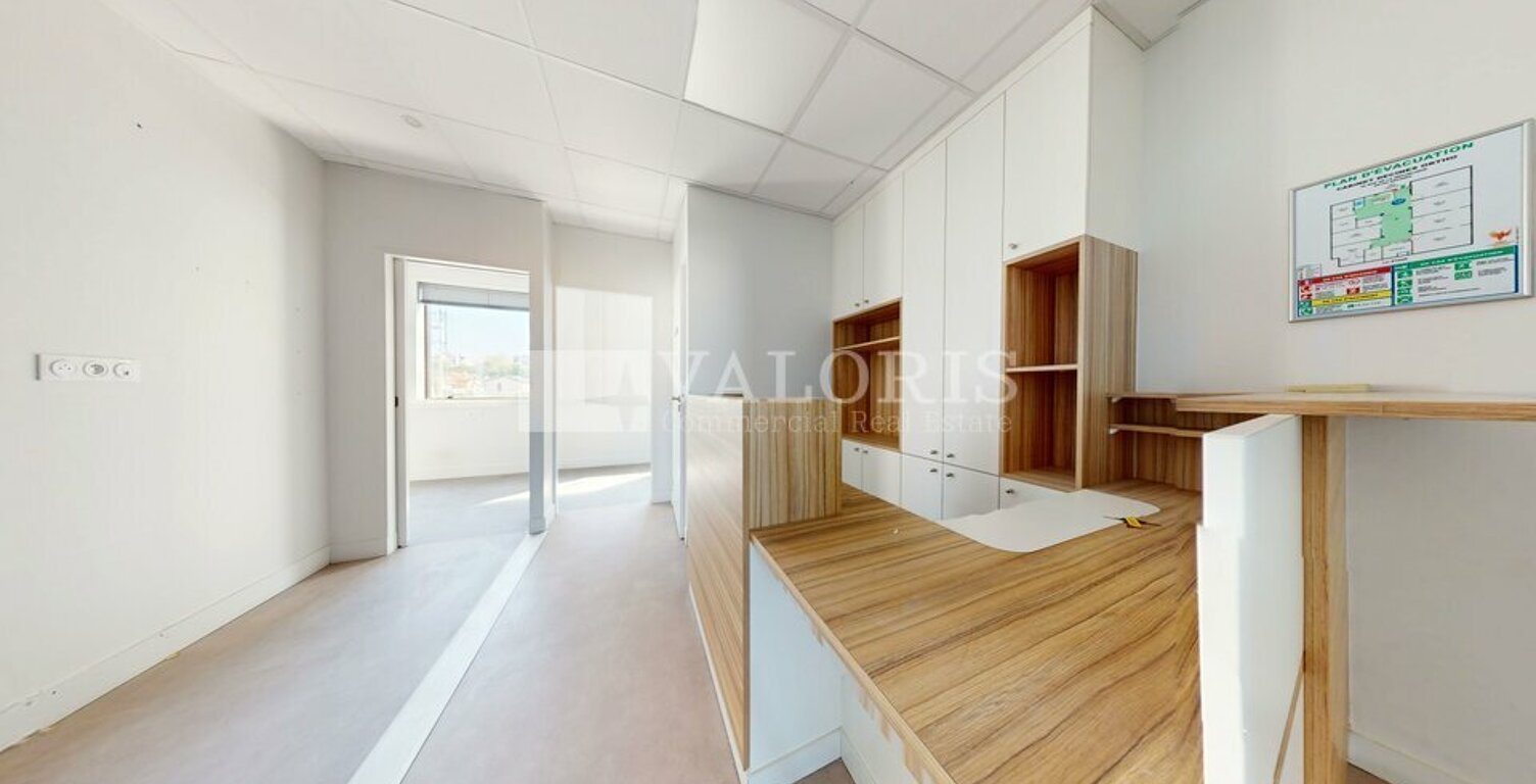 BUREAUX à LOUER — photo 1