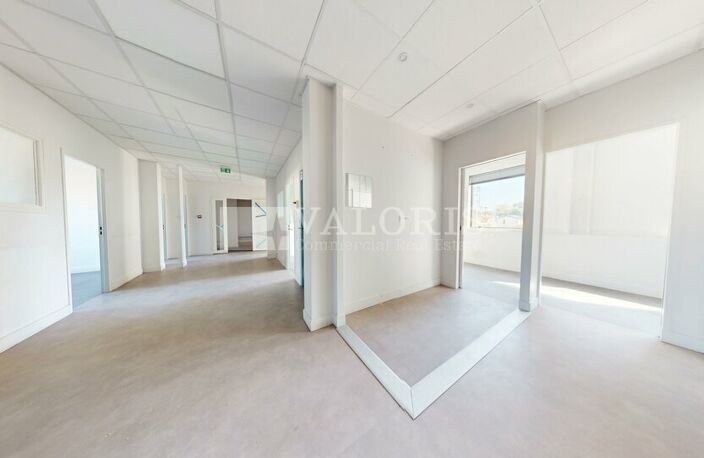 BUREAUX à LOUER — photo 3