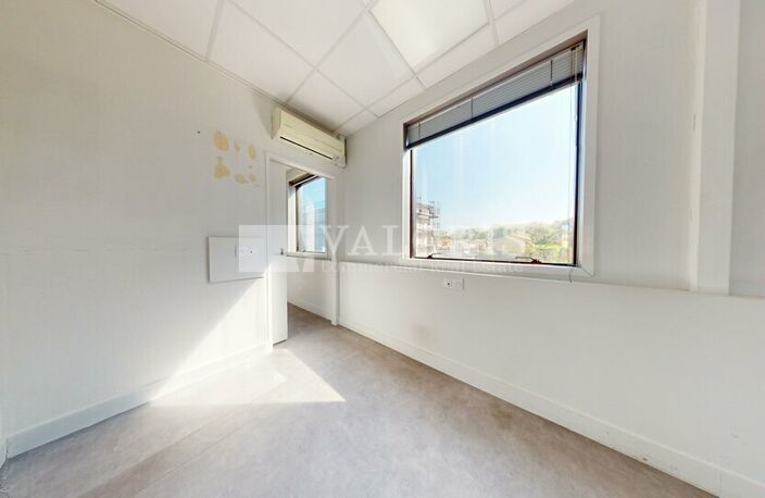 BUREAUX à LOUER — photo 4