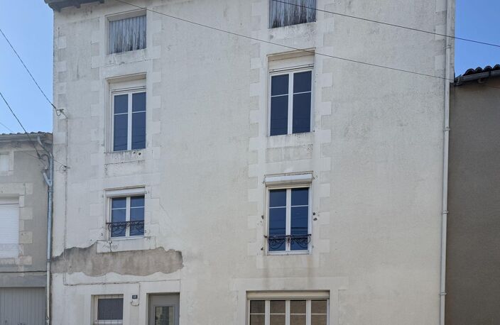 Maison de ville - 216m² - Neuville-de-Poitou — photo 2