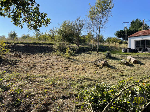 Terrain  552 m2 contructible — photo du bien
