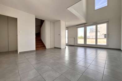 Appartement 3 pièces 810 €