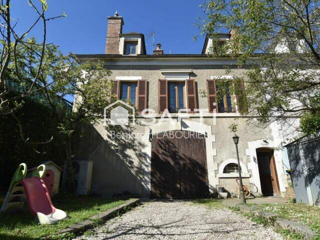 Volumes, cachet et vue sur l'Yonne : une maison familiale aux prestations complètes — photo du bien