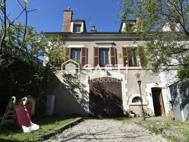 Volumes, cachet et vue sur l'Yonne : une maison familiale aux prestations complètes — photo 1