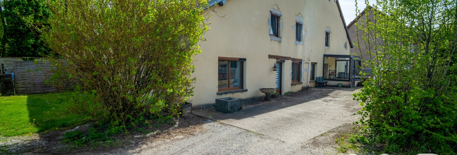 Maison 7 Pièces 156 m² à vendre à La Tour-de-Sçay (25640)