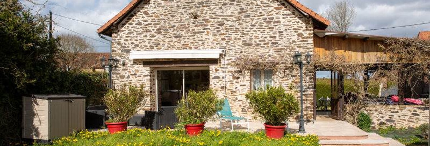 Maison 7 Pièces 195 m² à vendre à Sarlande (24270)
