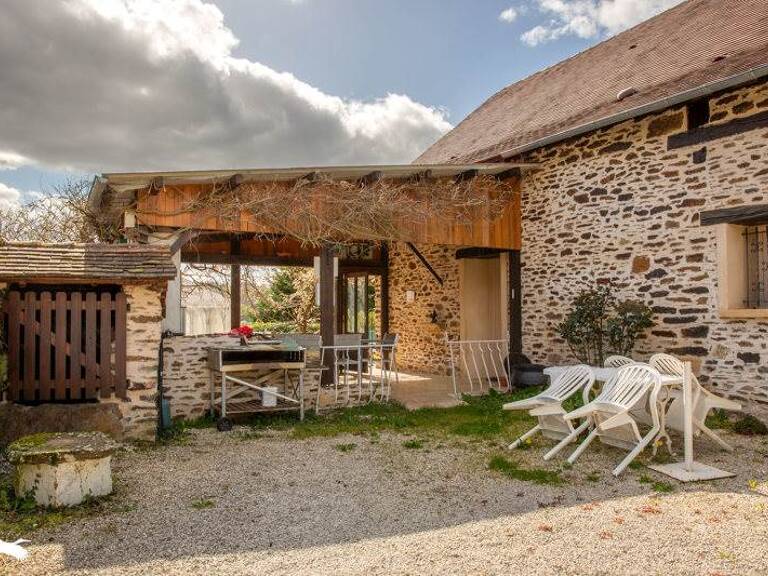 Maison en pierre de 7 pièces principales — photo 1