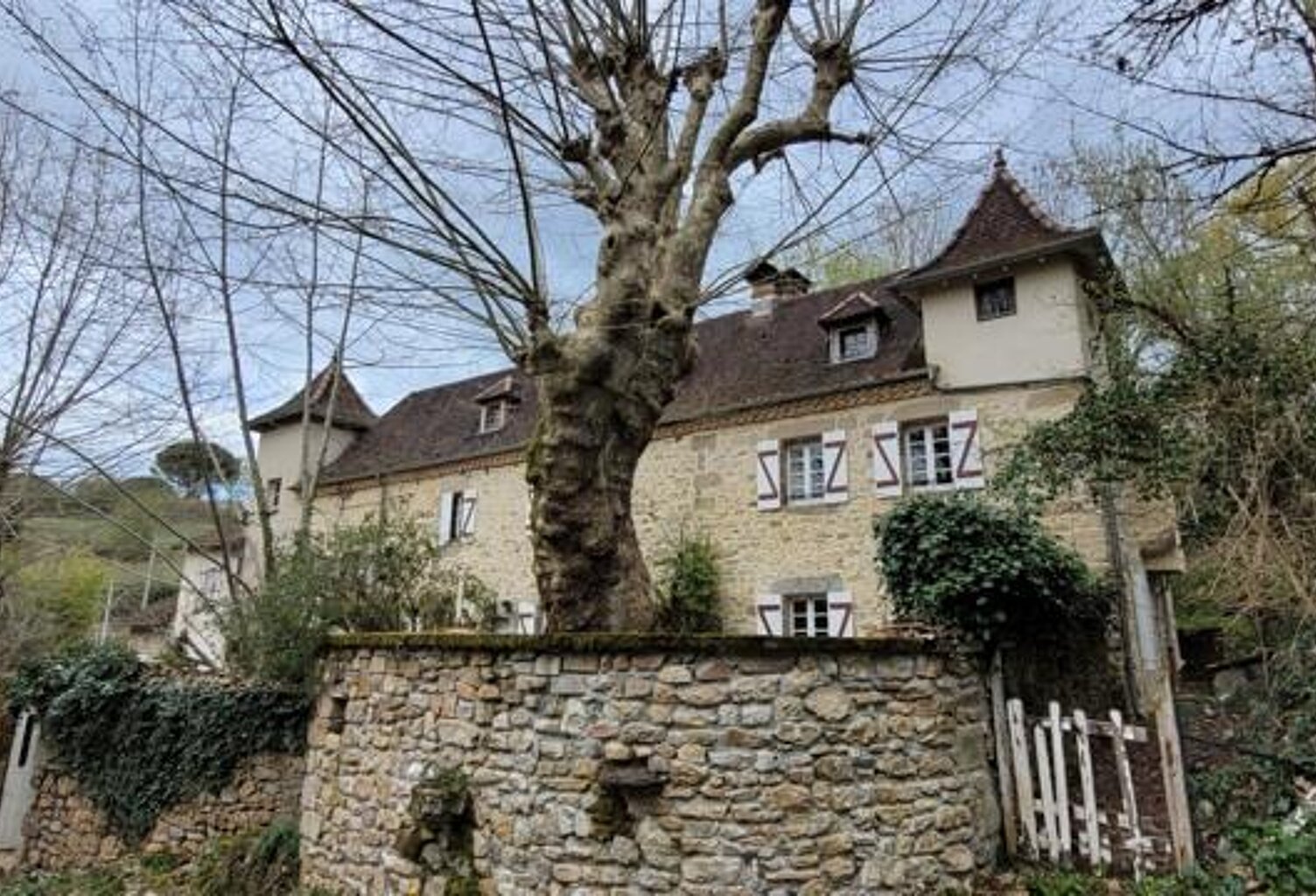 Maison en pierre de 8 pièces principales — photo 1