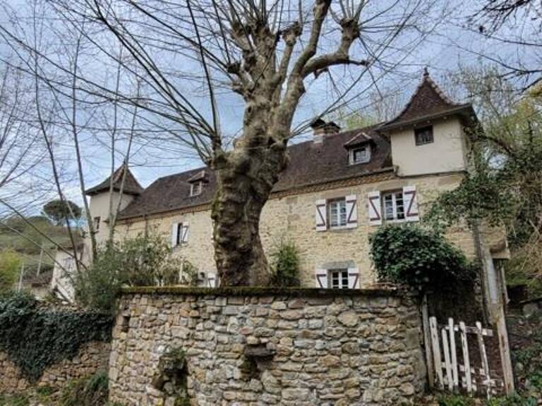 Maison en pierre de 8 pièces principales — photo 1