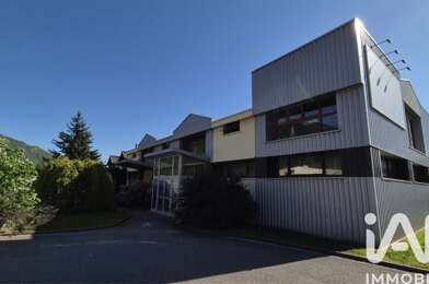 Commerce  1075000 €